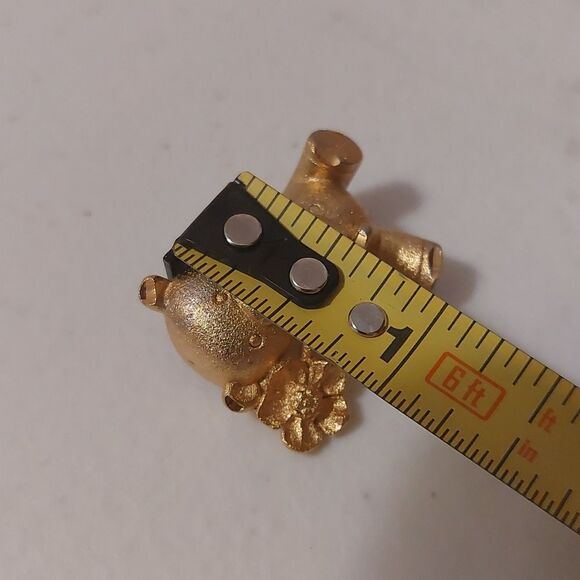 Vintage Adorable Teddy Bear Holding A Stem of Flower Gold Tone Brooch Pin - Picture 6 of 6